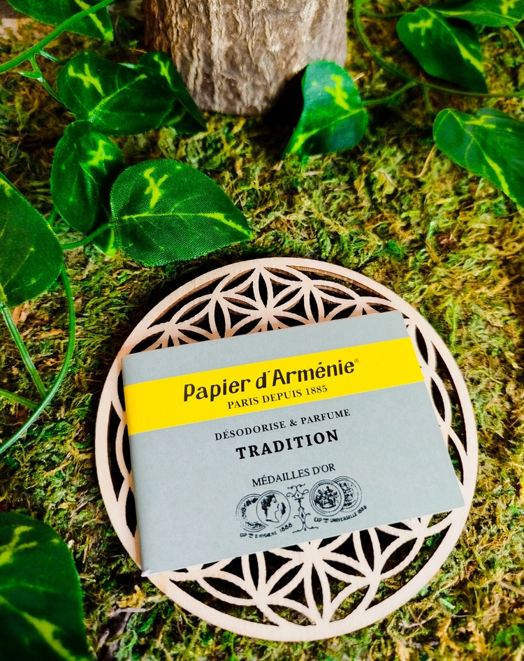 Papier d'encens d'Arménie tradition pour purifier et parfumer la maison