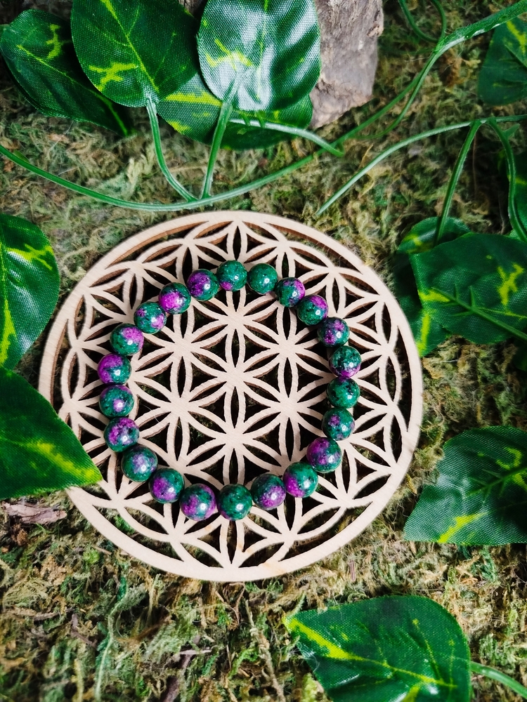 Bracelet en perles rondes aux nuances vertes et violettes