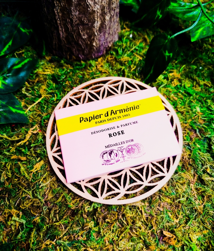 Papier d'encens d'Arménie Rose pour purifier et parfumer la maison
