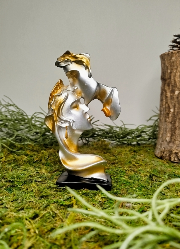 Statue couple abstrait dorée et blanche – décoration moderne