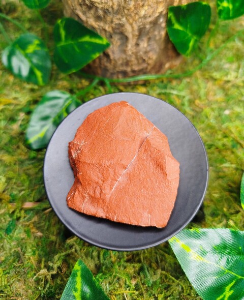 Pierre de jaspe rouge brut naturelle pour lithothérapie