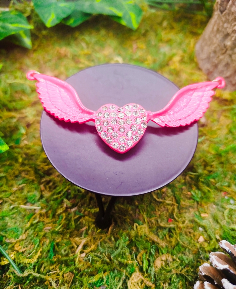 Collier rose avec cœur en strass et ailes