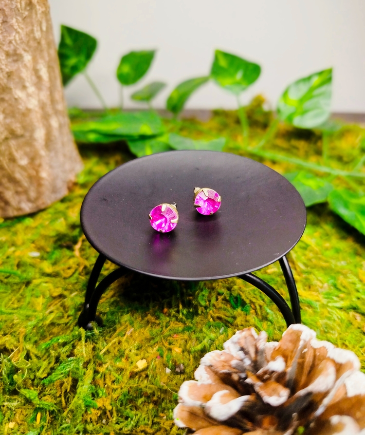Boucles d'oreilles puces avec cristal fuchsia facetté