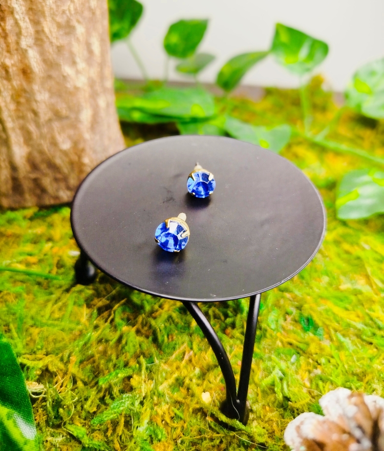Boucles d'oreilles puces avec cristal bleu facetté