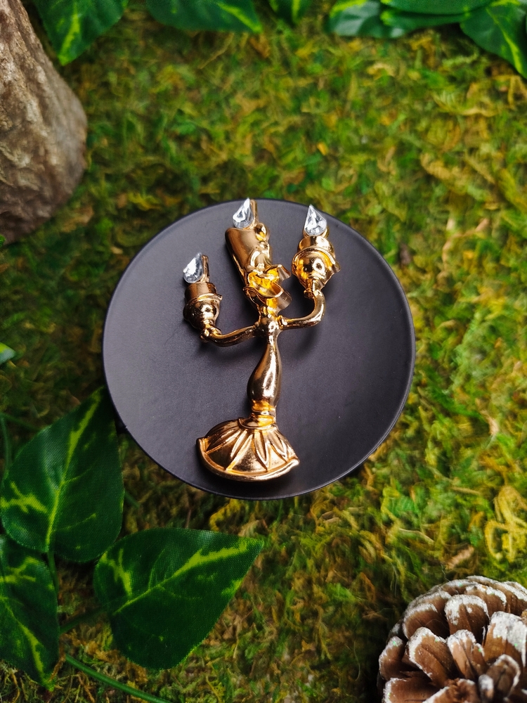 Broche dorée lumière la belle et la bête