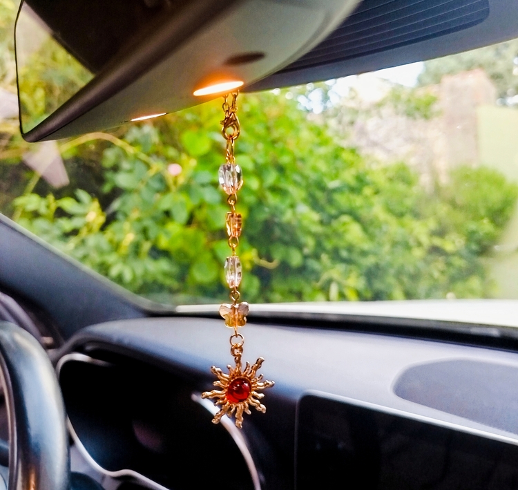pendentif voiture ou déco maison doré soleil