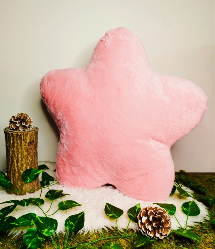 Coussin doudou décoratif en forme d'étoile rose