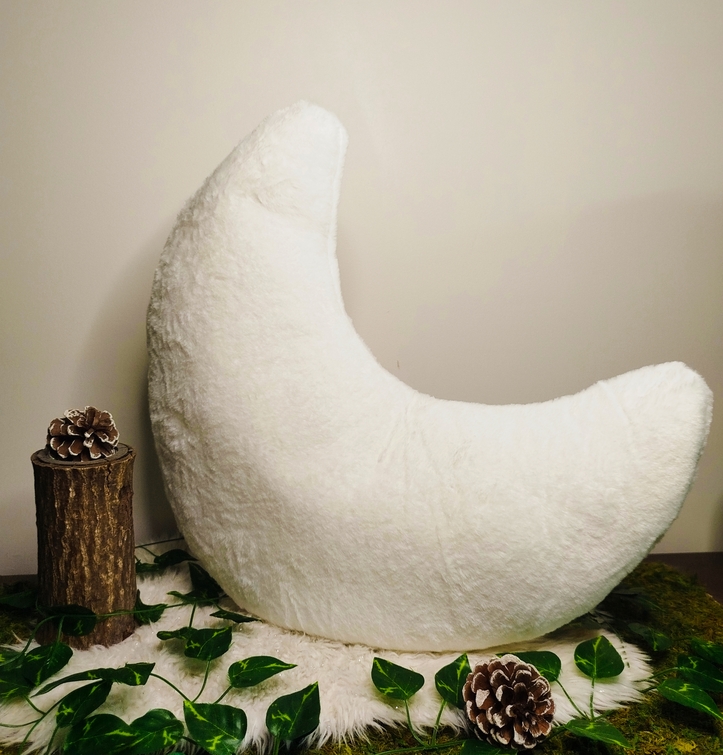 Coussin doudou décoratif en forme de lune blanche