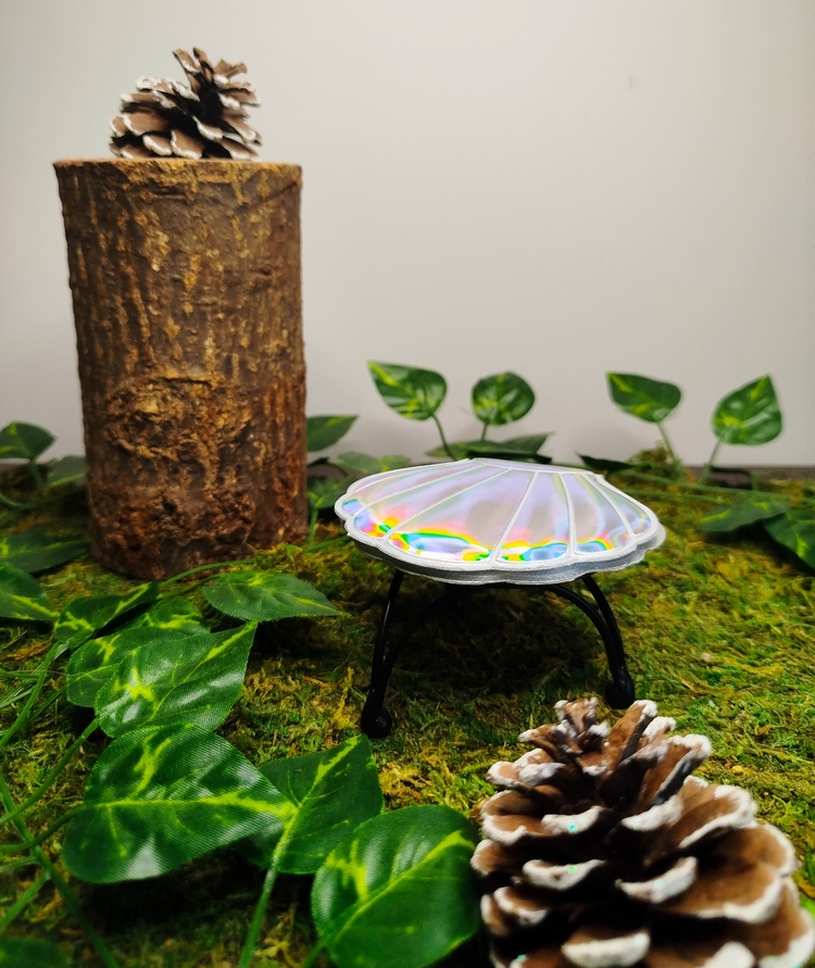 miroir de poche couleur blanc nacré en forme de coquillage