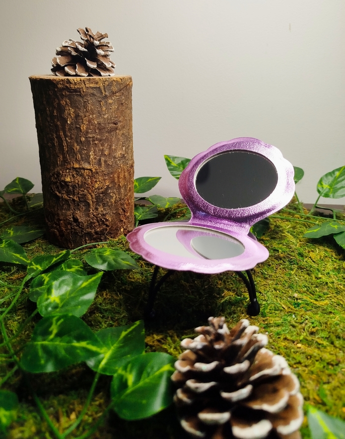 miroir de poche couleur violet nacré en forme de coquillage