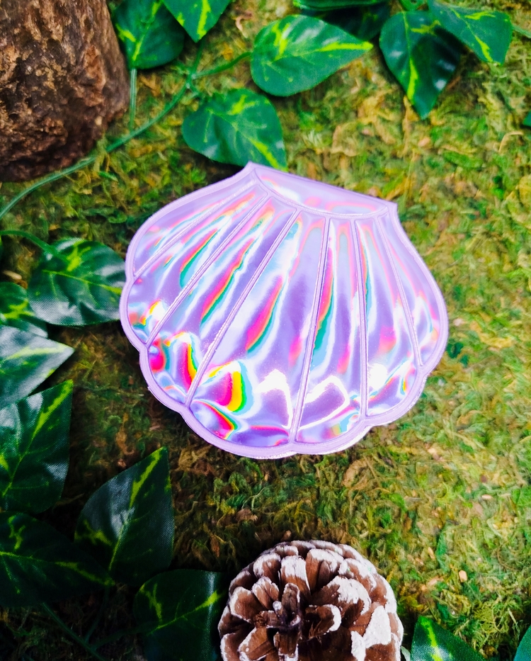 miroir de poche couleur violet nacré en forme de coquillage